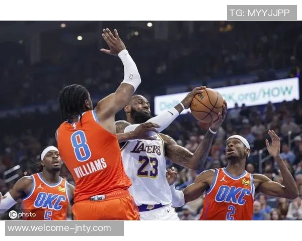 浓眉表现出色前三节高效得分19分并抢下9篮板助力球队争胜 浓眉表现出色前三节高效得分19分并抢下9篮板助力球队争胜