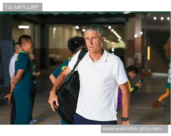 塞蒂恩训练时间延长但缺乏强度与对抗性引发关注 塞蒂恩训练时间延长但缺乏强度与对抗性引发关注