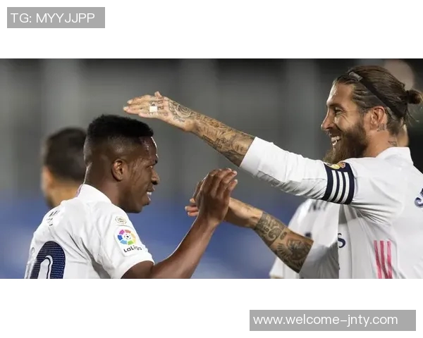 卡马乔谈维尼修斯情绪波动与阿隆索适应首赛季的挑战 卡马乔谈维尼修斯情绪波动与阿隆索适应首赛季的挑战