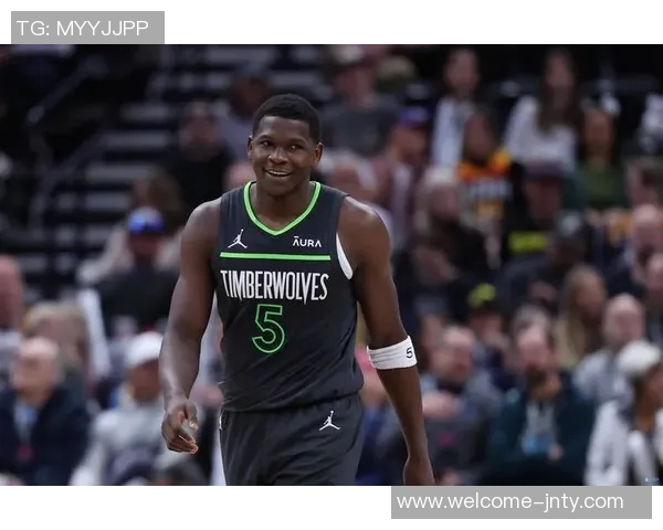 爱德华兹前四节表现低迷加时发力独得5分全场贡献7分4板3助